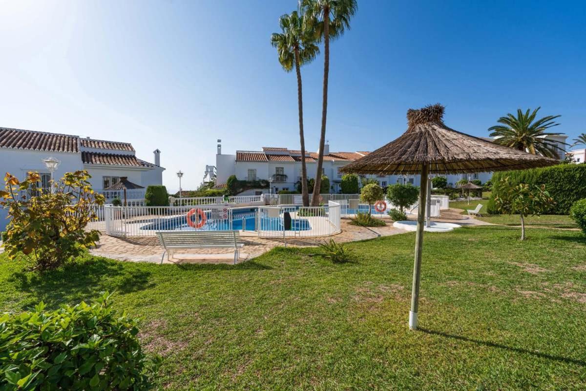 Holiday home Jardines De *